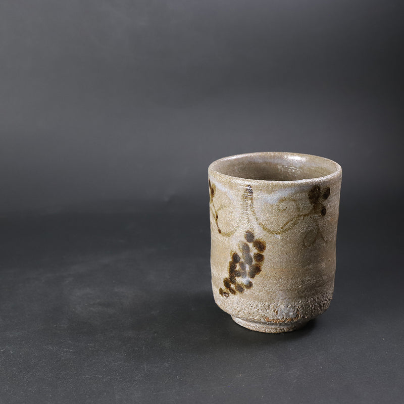 Painted Karatsu teacup by the 14th generation Nakazato Tarouemon